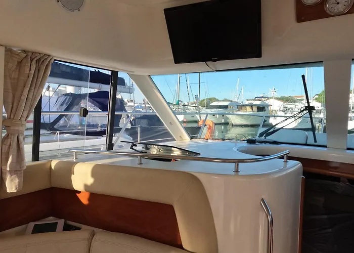 보트호텔 Vedette Cristal Prestige 32 *