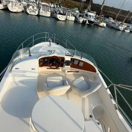 Vedette Cristal Prestige 32 Hotel na wodzie