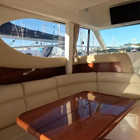 Hotel na wodzie Vedette Cristal Prestige 32 *